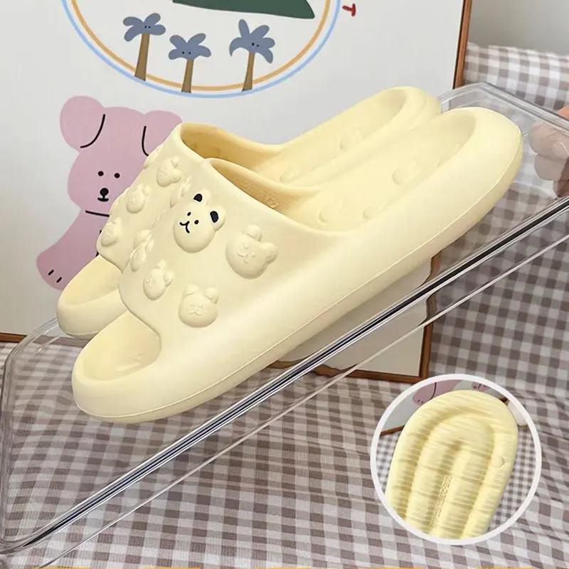 Conas a chomhcheanglaíonn slipéir béar compord, stíl agus feidhmiúlacht?